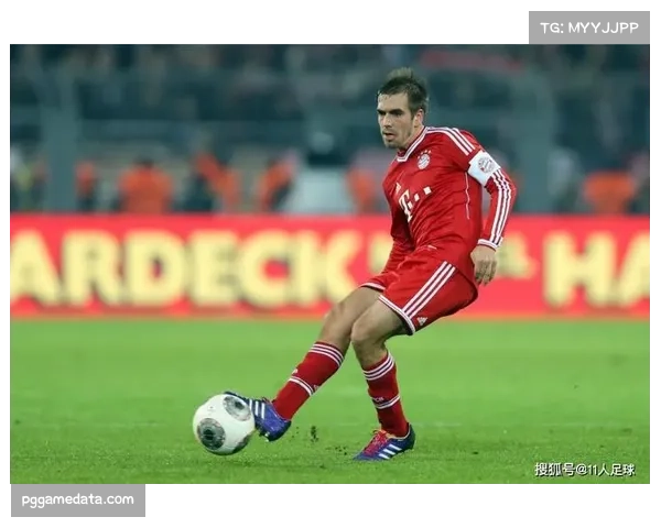 加里·内维尔专栏：论现代边后卫在压迫体系中的角色演变